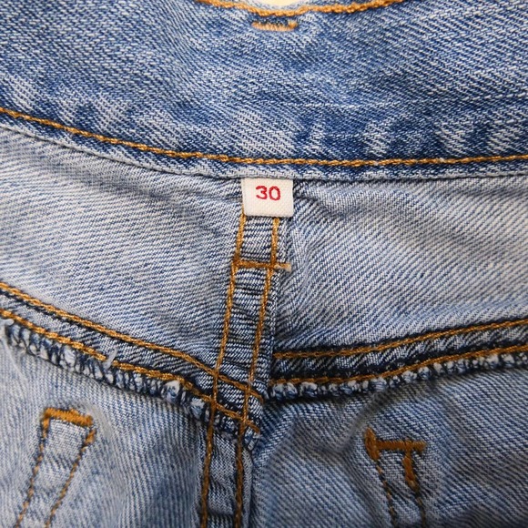 Levis Womens Denim Shorts Size 30 Mid Rise Studded Raw Cut Off Hem Medium Wash - Picture 6 of 11